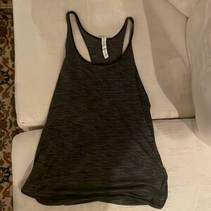 Dark gray Lululemon tank size.